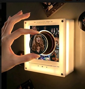 Aimant <span class=keywords><strong>de</strong></span> réfrigérateur rotatif musical NFC personnalisé avec éclairage LED, photo en acrylique, souvenir <span class=keywords><strong>de</strong></span> mariage, <span class=keywords><strong>de</strong></span> remise <span class=keywords><strong>de</strong></span> diplôme, cadeau - Product Image 1