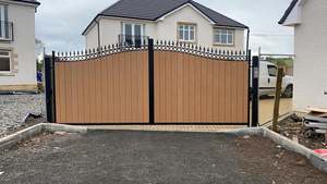 Puerta corredera oscilante doble <span class=keywords><strong>de</strong></span> entrada compuesta WPC manual <span class=keywords><strong>y</strong></span> eléctrica con marco <span class=keywords><strong>de</strong></span> <span class=keywords><strong>hierro</strong></span> - Product Image 2