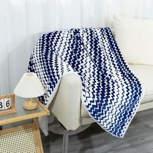 Manta de forro polar Sherpa suave tamaño Queen, mantas ligeras y acogedoras con patrón de ondas decorativas adecuadas para uso en todas las estaciones - Product Image 2