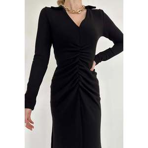 Robe pull fourreau noire en maille froncée à capuche, taille naturelle, respirante pour femme - Product Image 3