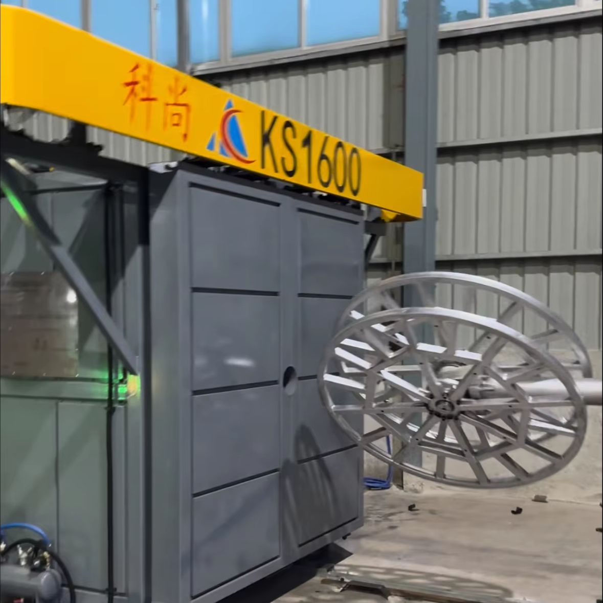 Indoor Outdoor 40-Hole Pickleball Molding Machine Essential Equipment with Core Bearing Component Plastic Rotational Machine