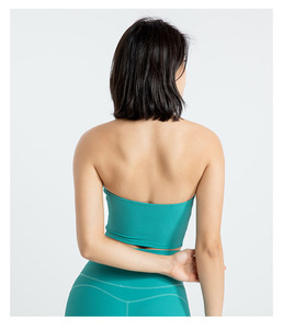 Débardeur court côtelé pour femme, col halter en V profond, avec coussinets amovibles intégrés, extensible et ajusté, sans manches, pour yoga et fitness à faible impact - Product Image 2