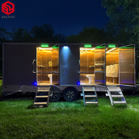 Remorque de luxe pour toilettes accessible en fauteuil roulant avec revêtement de sol antidérapant et remorque de toilette mobile au design moderne