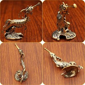 Escultura de Caballito de Mar en Latón, Elegante Obra de Arte de Animal Marino para Exhibición en Mesa, Regalo Ideal para Coleccionistas de Arte y Decoración - Product Image 4
