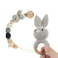 Ensemble cadeau doux en hêtre pour bébé comprenant une chaîne de sucette en crochet Hochet en bois Perles de dentition Clips de sucette pour les tout-petits