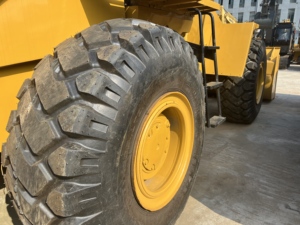 Chargeuse sur pneus Caterpillar 950C d'occasion, moteur CAT d'origine, bon état de fonctionnement, faible nombre d'heures, chargeuse CAT 950C d'occasion. - Product Image 6