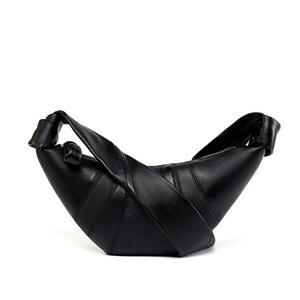 Sac croissant en cuir d'agneau pleine fleur français pour femme, sac bandoulière en cuir véritable, sac épaule croissant de lune - Product Image 1