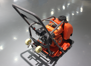 Compacteur à plaque vibrante à essence Orange C50T avec moteur Lifan, poussoir manuel pour le compactage de la terre et de l'asphalte - Product Image 6