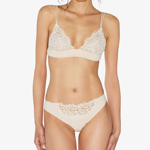 Le détail luxueux de style italien couvre les bonnets de ce <span class=keywords><strong>soutien</strong></span>-<span class=keywords><strong>gorge</strong></span> push-up encadrant le décolleté <span class=keywords><strong>soutien</strong></span>-<span class=keywords><strong>gorge</strong></span> sexy pour femmes - Product Image 3