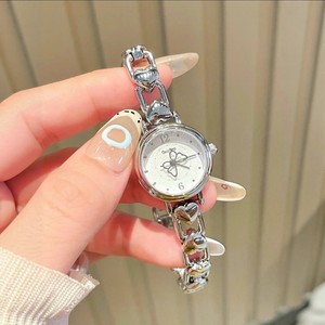 Reloj de cuarzo para mujer con cadena en forma de corazón, esfera de mariposa, reloj de pulsera vintage a la moda para mujer - Product Image 6