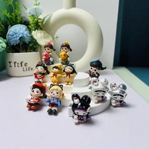 Bonjour KT chat modifié mignon poupée bricolage petit pendentif jouet petit ornement à la mode Figurine cadeau en Stock en gros - Product Image 1