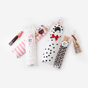 Scatola di Carta Rettangolare con Pois Rosa e Bianchi per Confezione di Biscotti - Product Image 1