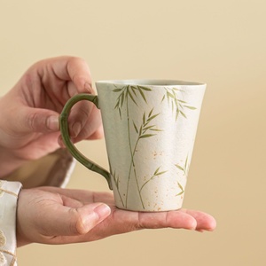 Taza de cerámica pintada a mano con efecto caramelo, taza personalizada con asa y color bajo esmalte - Product Image 4
