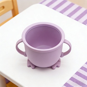 Vente en gros de gobelets à collation pliables en silicone de qualité alimentaire pour bébés et enfants, avec couvercle transparent et poignée - Product Image 3