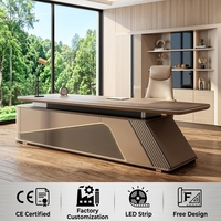 Bureau de direction moderne sur mesure de luxe en forme de L avec éclairage LED et armoire latérale assortie pour PDG, directeur, bureau d'entreprise