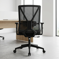 Chaise de bureau ergonomique professionnelle entièrement noire avec dossier en maille respirante et base à cinq branches en nylon durable