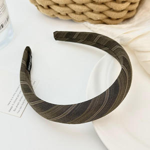 Serre-têtes de luxe en tissu écossais rétro pour l'automne et l'hiver, rembourrés en éponge, accessoires capillaires de créateur pour femmes et filles – Grande Vente - Product Image 6