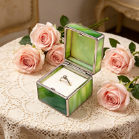 Boîte à bague carrée de luxe artisanale en verre teinté, verre opaline vert, amovible, pour bijoux, souvenir, mariage, en velours