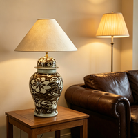 Lampe de table en céramique Chinoiserie marron et blanc à motif floral, base en céramique peinte à la main avec abat-jour en lin pour une décoration intérieure neutre