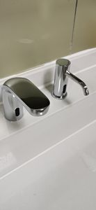 מכירה לוהטת מטבח משולב פליז מגע-משלוח נוזל חיישן אוטומטי אוטומטי מובנה סבון Dispenser עם את משאבת ברז מנות - Product Image 6