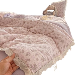 Piumino Estivo in Puro Cotone con Pizzo, Lavabile in Lavatrice, Imbottitura in Cotone e Seta, Stile Minimalista, Set Quattro Pezzi - Product Image 5