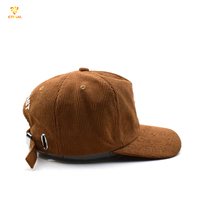 Casquettes Snapback à profil bas en velours côtelé marron personnalisées à 5 panneaux, non structurées, avec motif de points brodés à la main sur tissu Oxford