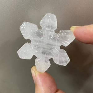 Imán de nevera de piedras naturales curativas, artesanía tallada, regalos de cristal, imán de nevera de copo de nieve de cristal para Navidad - Product Image 4