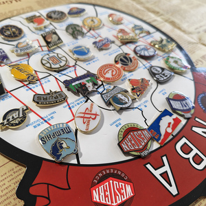 Fournisseur en gros de pin's métalliques sans minimum de commande, broches à paillettes, badges souples d'anime et de basketball, fabricant de pin's émaillés personnalisés - Product Image 4