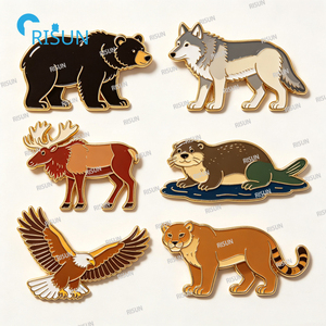 Imán de nevera, insignia, broche, pin esmaltado y pin de solapa personalizados de Canadá con motivos de Oso polar canadiense, Castor, Oso Kermode, Caribú, Ganso y Alce - Product Image 2
