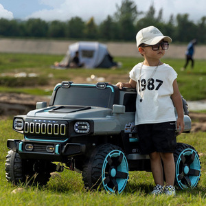 Voiture électrique pour enfants, jouet à conduire pour enfants, batterie 12v <span class=keywords><strong>avec</strong></span> télécommande <span class=keywords><strong>parentale</strong></span> réaliste, parfait pour les jeux en intérieur et en extérieur, âges 3-8 - Product Image 3