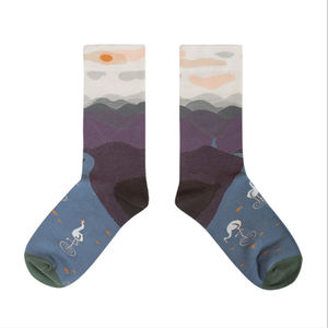 Bande <span class=keywords><strong>dessin</strong></span>ée Grue Couronnée Rouge Fourrages Dans Le <span class=keywords><strong>Lac</strong></span> Motif Femmes <span class=keywords><strong>Paysage</strong></span> Chaussettes - Product Image 1