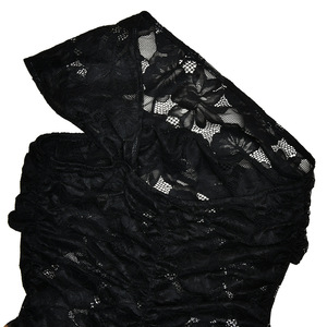 Abito da donna elegante nero in pizzo intrecciato con stampa leopardata, scollo a barca, design irregolare, lavabile ed ecologico - Product Image 6