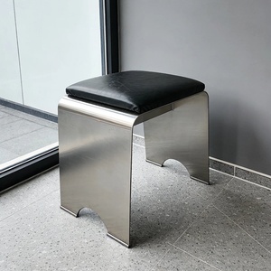 <span class=keywords><strong>Sgabello</strong></span> Moderno in Acciaio Inossidabile: Elegante per Caffetterie, Robusto, a Bassa Manutenzione, Perfetto per Zone di Seduta ad Alto Traffico nel Settore Alberghiero - Product Image 1