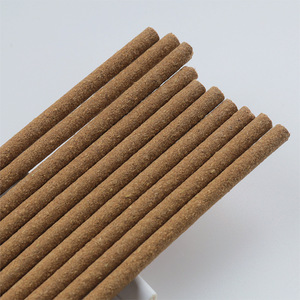 Bâtons d'encens aromatiques naturels et biologiques faits à la main avec sauge blanche et support en bois de santal, artisanat traditionnel - Product Image 4
