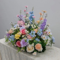 Décoration florale artificielle personnalisée en rangée de roses, pivoines et delphiniums pour scène de mariage, allée, toile de fond et centre de table