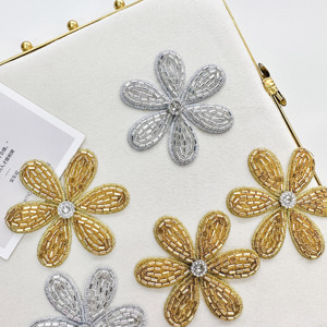 ดอกไม้ประดับลูกปัดสีทองแผ่นดอกไม้ขนาดเล็ก3D สำหรับชุดแต่งงานชุดเจ้าสาวและของตกแต่งเสื้อผ้าแบบ DIY - Product Image 4