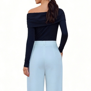 Body moulant à épaules dénudées pour femme - Haut ajusté à manches longues avec broche dorée - T-shirt tendance - Product Image 2