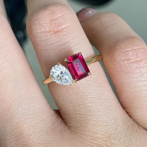 Anello di Lusso con Smeraldo Rosa Taglio a Pera, Anello di Fidanzamento con Due Pietre, Placcato in Oro 18K, Regalo di Anniversario per <span class=keywords><strong>Lei</strong></span> - Product Image 5