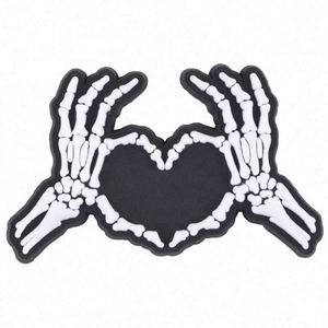 Anime Custom Halloween Horror Sally <span class=keywords><strong>Jack</strong></span> <span class=keywords><strong>Killer</strong></span> Scream <span class=keywords><strong>the</strong></span> Nightmare Before Christmas Cartoon Clog Charms Pvc Decoration Buckle - Product Image 4