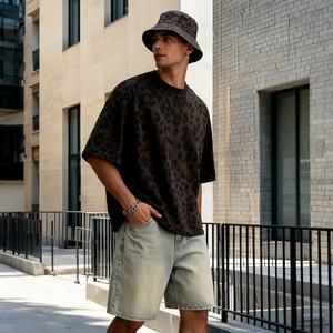 Chemise décontractée oversize pour homme TKAN648D, imprimé léopard vintage, col rond, coupe ample, poids lourd 300 g/m², lavée, coupe courte, tendance - Product Image 1