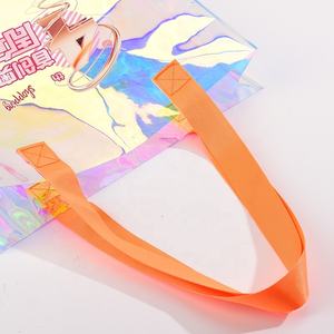 Sacs fourre-tout en PVC holographique transparent à logo personnalisé de grande capacité avec poignées Marque LUOYI Modèle SD-524 - Product Image 2