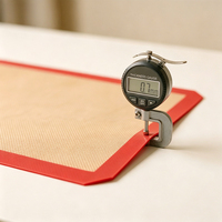 Tapis de cuisson en silicone renforcé rouge avec couche de fibre de verre, anti-déformation, antiadhésif pour biscuits, choux, pain et macarons