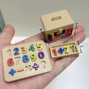 Miniature éducative <span class=keywords><strong>pour</strong></span> la petite enfance : Boîte de rangement puzzle alphabet anglais 26 lettres, ornement, accessoire de maison de poupée, jouet de simulation <span class=keywords><strong>pour</strong></span> jeu d'imitation - Product Image 1