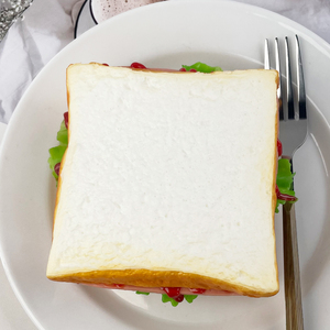 Modèle de sandwich carré en plastique écologique, imitation pain grillé avec bacon, jambon et laitue - Product Image 2