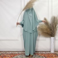 Ensemble Abaya deux pièces blanc modeste pour femmes musulmanes avec détails texturés et Hijab intégré Robe islamique élégante et décontractée