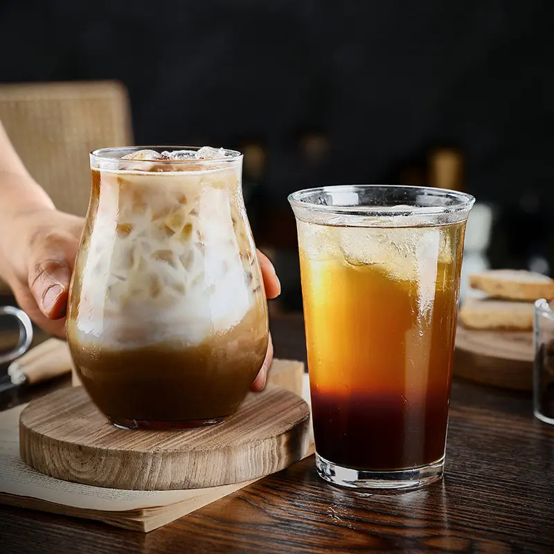 カフェコールドブリュー生ココナッツラテアメリカンアイスコーヒー用の透明な輝く家庭用水ガラス