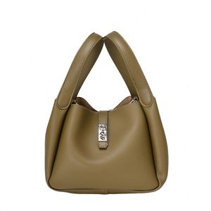 Sac seau en cuir véritable de haute qualité, impression professionnelle par broderie et letterpress, logo personnalisé, utilisation promotionnelle, sac bandoulière pour femme - Product Image 2