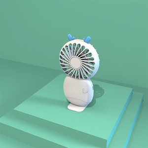 Mini ventilateur de refroidissement par air de bureau à charge USB Nouveau petit design de poche à rabat mignon Trois options Logo de voiture en plastique Option cadeau pour - Product Image 6