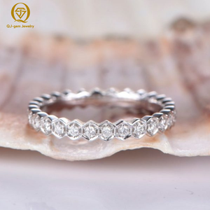 Bague unisexe au design unique, deux styles très populaires, en or blanc 18 carats, sertissage en canal, diamant de laboratoire de haute qualité couleur D avec IGI - Product Image 1