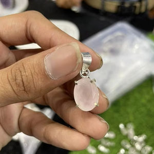 Collier en quartz rose naturel de forme ovale, de qualité supérieure, véritable pierre précieuse taillée et facettée, style bohème, été, plage - Product Image 1